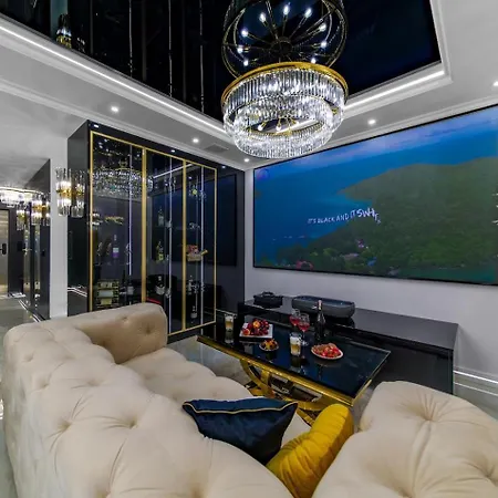 Z Jacuzzi Na Polu Golfowym Sierra Golf Homessimo Stars ヴィラ Gowinko